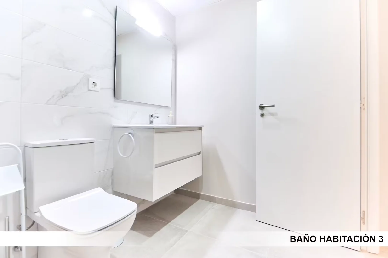 Habitación estudiantil económica con ubicación conveniente en