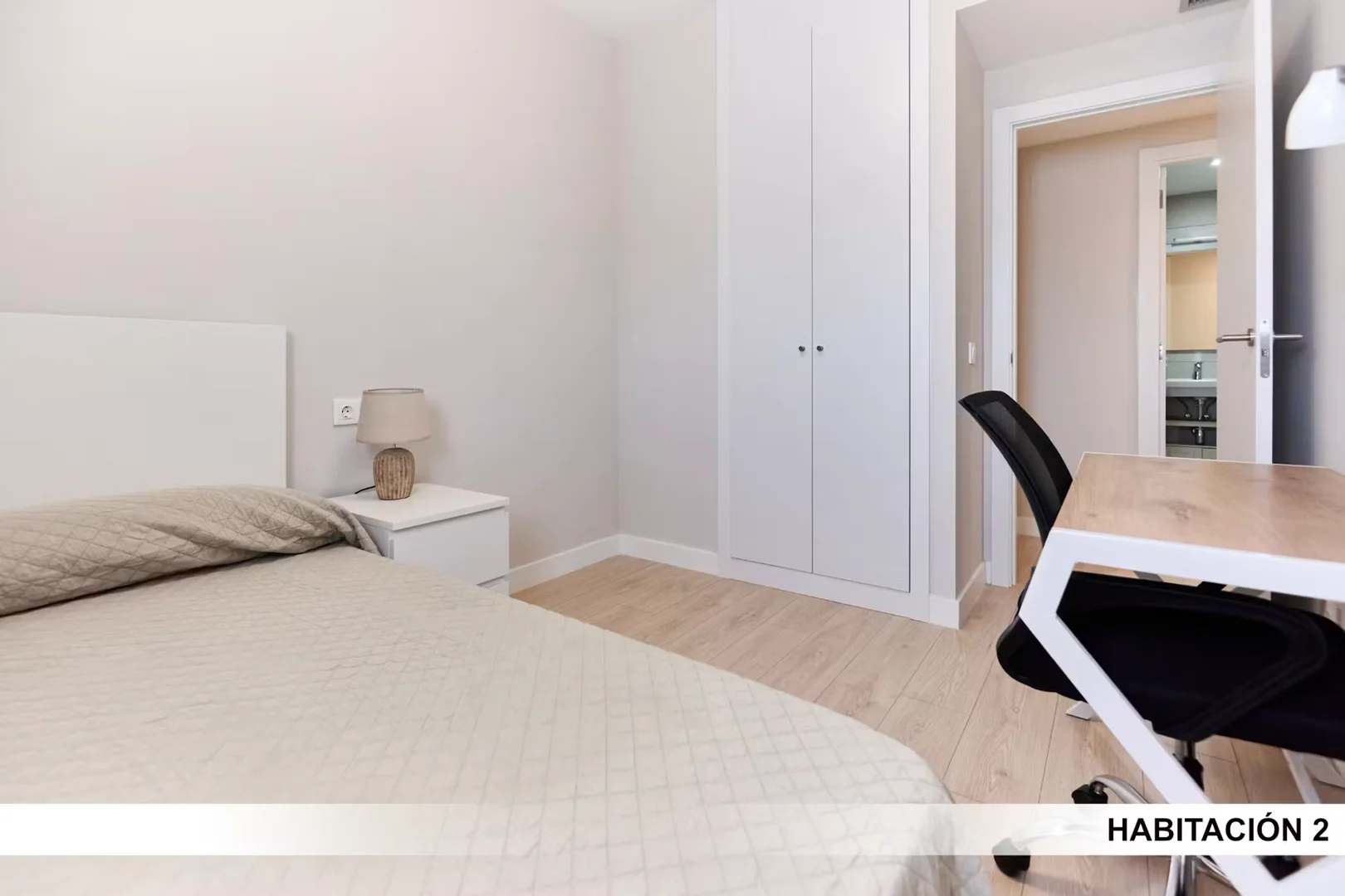 Habitación en apartamento estudiantil en alquiler en , completamente amueblado