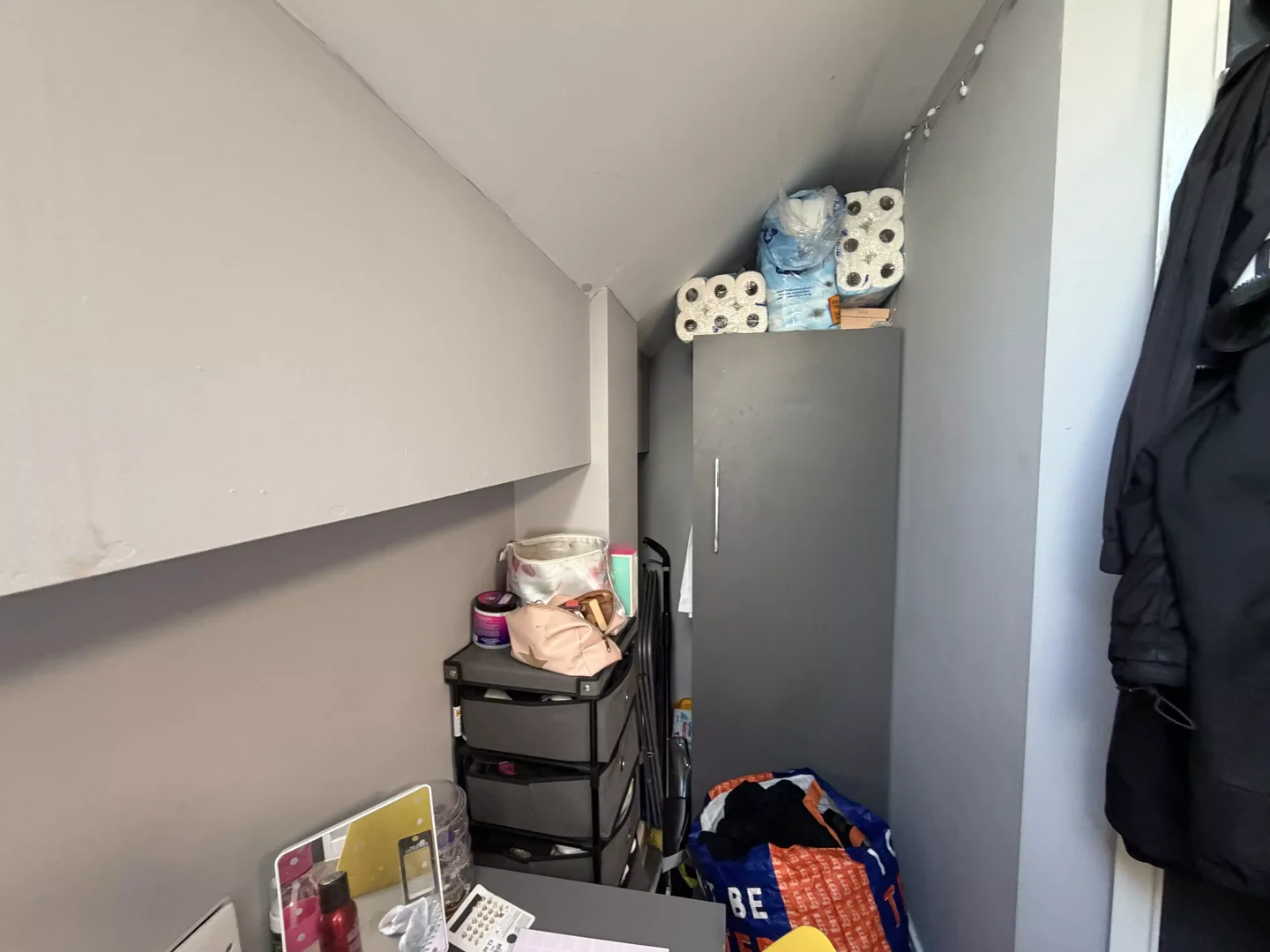 Quarto de estudante económico com localização conveniente em 