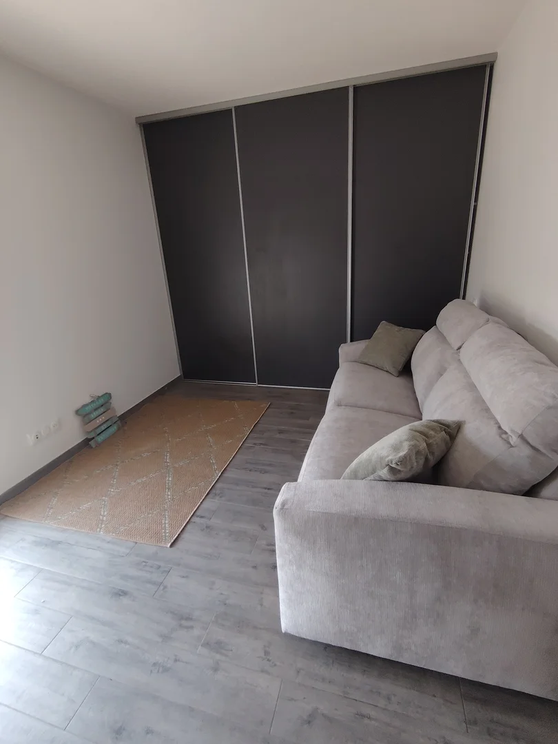  bölgesindeki öğrenciler için ideal kompakt stüdyo daire
