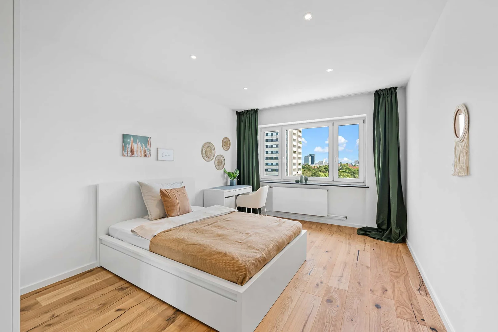 Student-friendly room in  with modern amenities