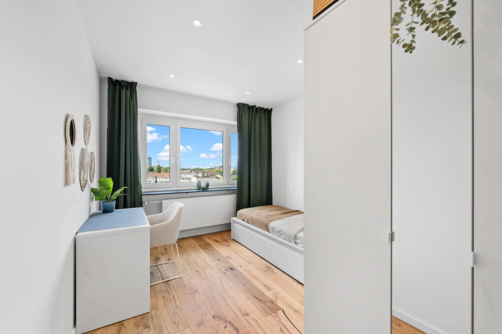 Student-friendly room in  with modern amenities