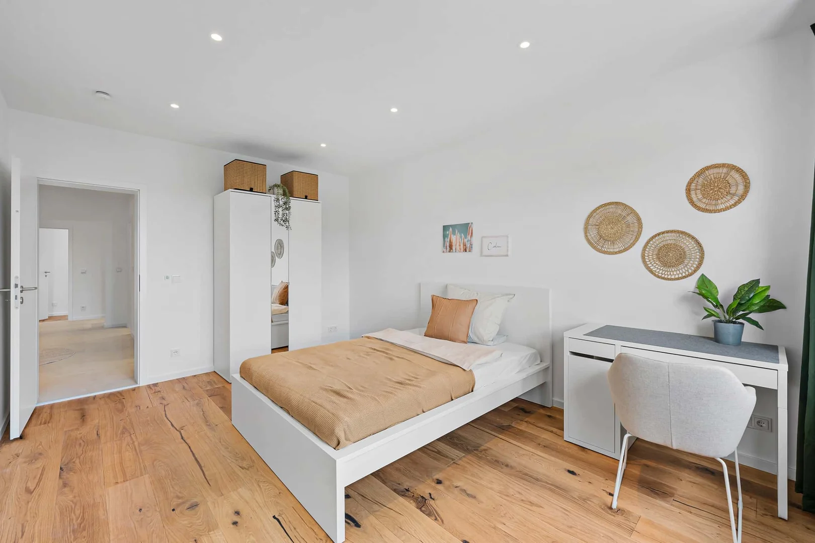 Economical student room with convenient location in 