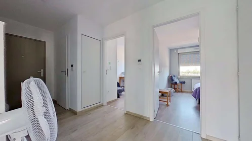 Dairenin tamamı konumu 4 Rue de Sarajevo, 67100 Strasbourg, France, 17 19 görüntüsü