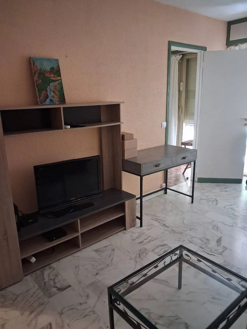 Quarto para alugar em apartamento de estudantes em , totalmente mobilado