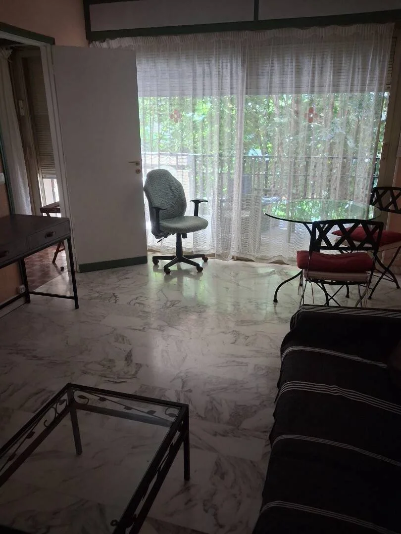 Quarto de estudante económico com localização conveniente em 