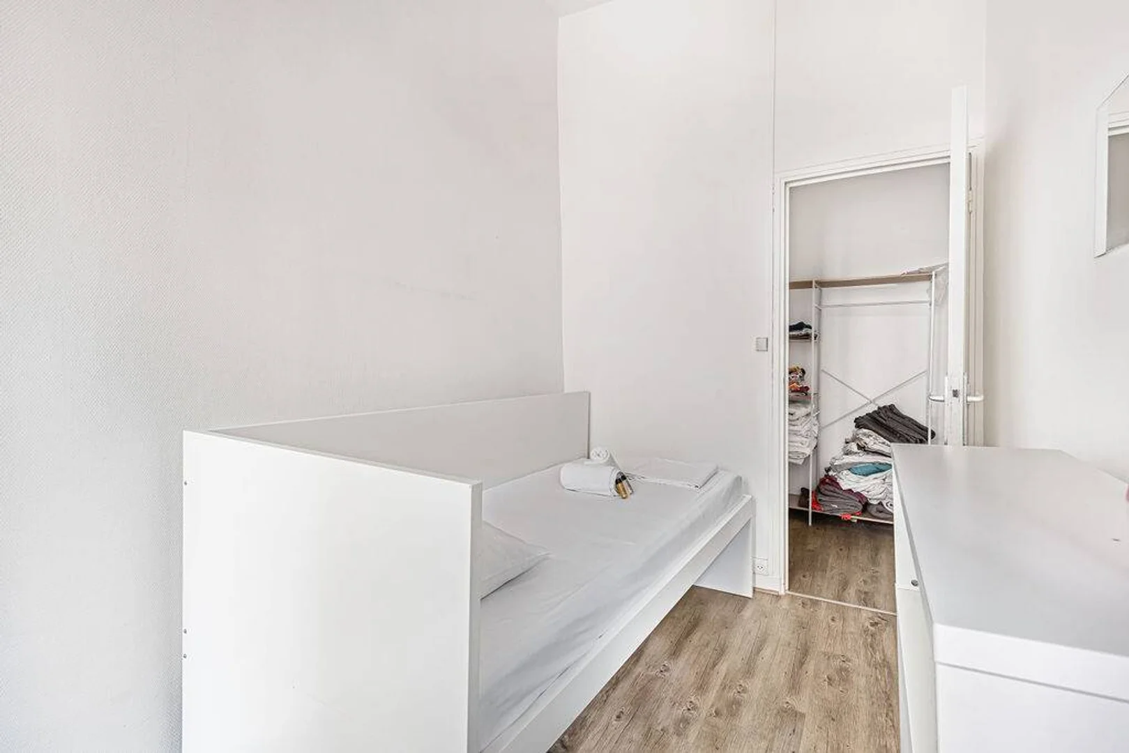Funktionelles Studentenzimmer perfekt zum Studieren in 