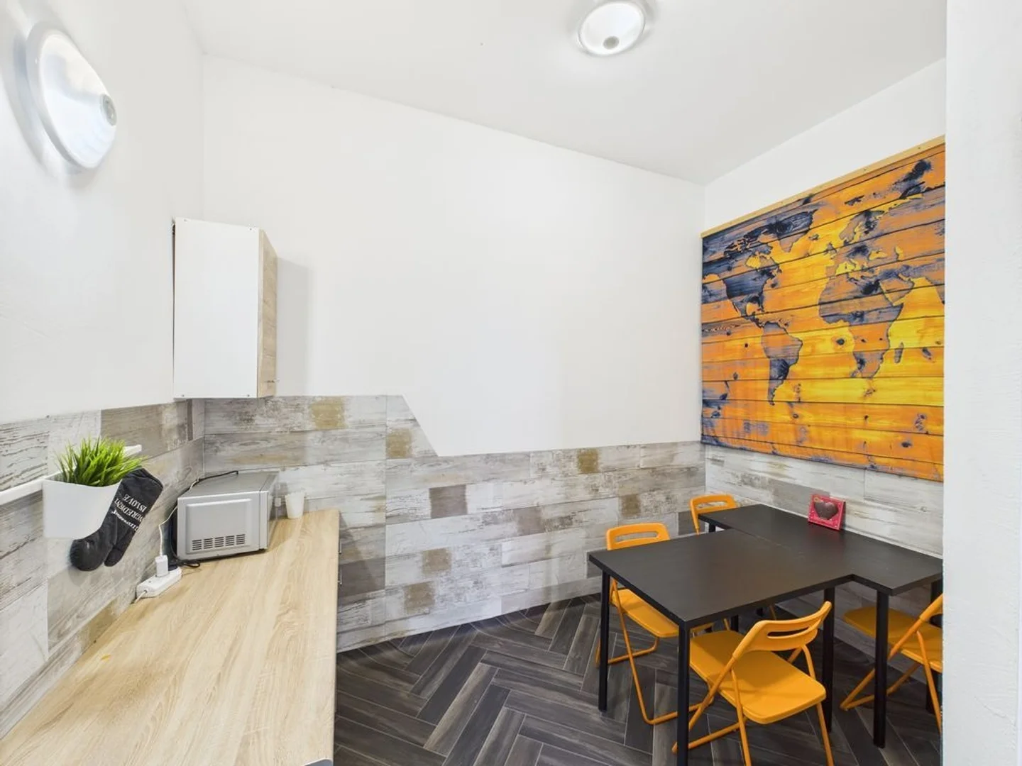 Habitación estudiantil económica cerca del campus en 