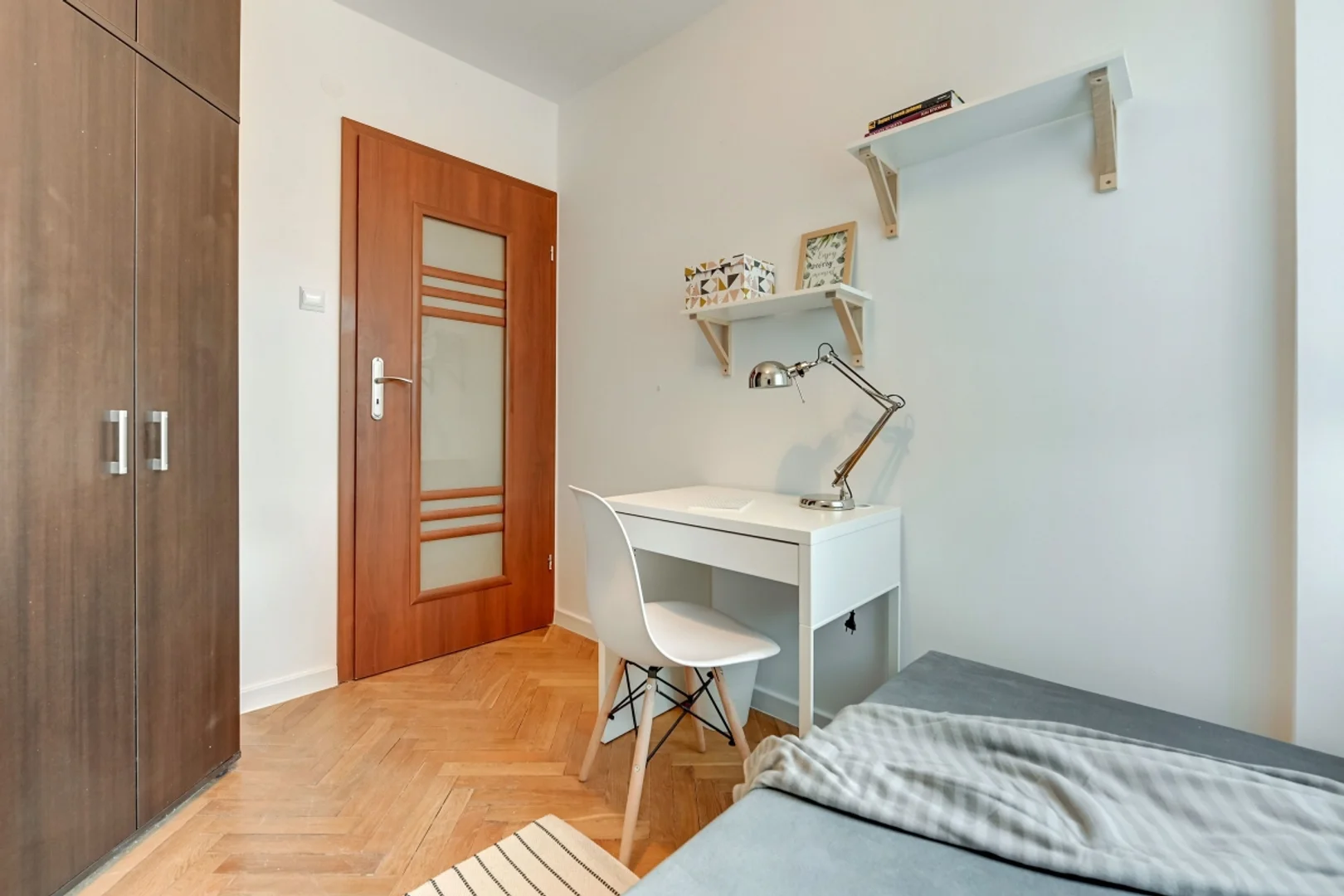Student-friendly room in with modern amenities