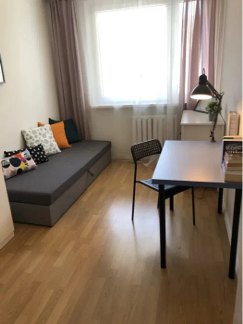 Habitación en apartamento estudiantil en alquiler en , completamente amueblado