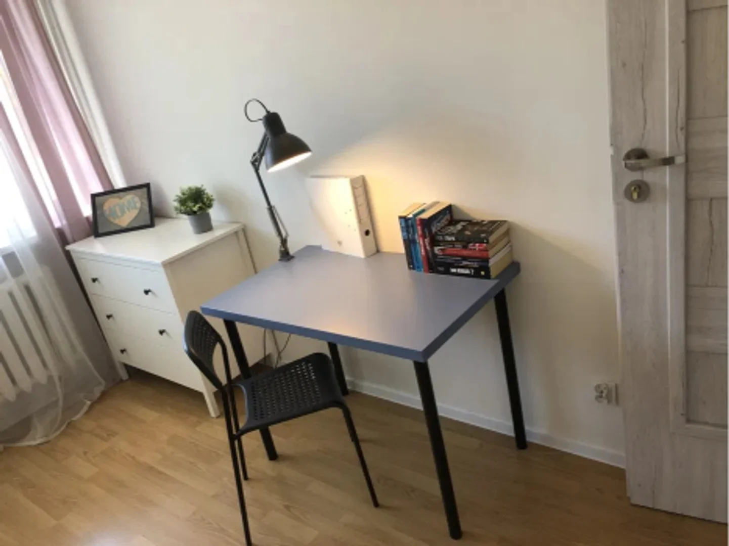 Habitación para estudiantes en  con modernas comodidades