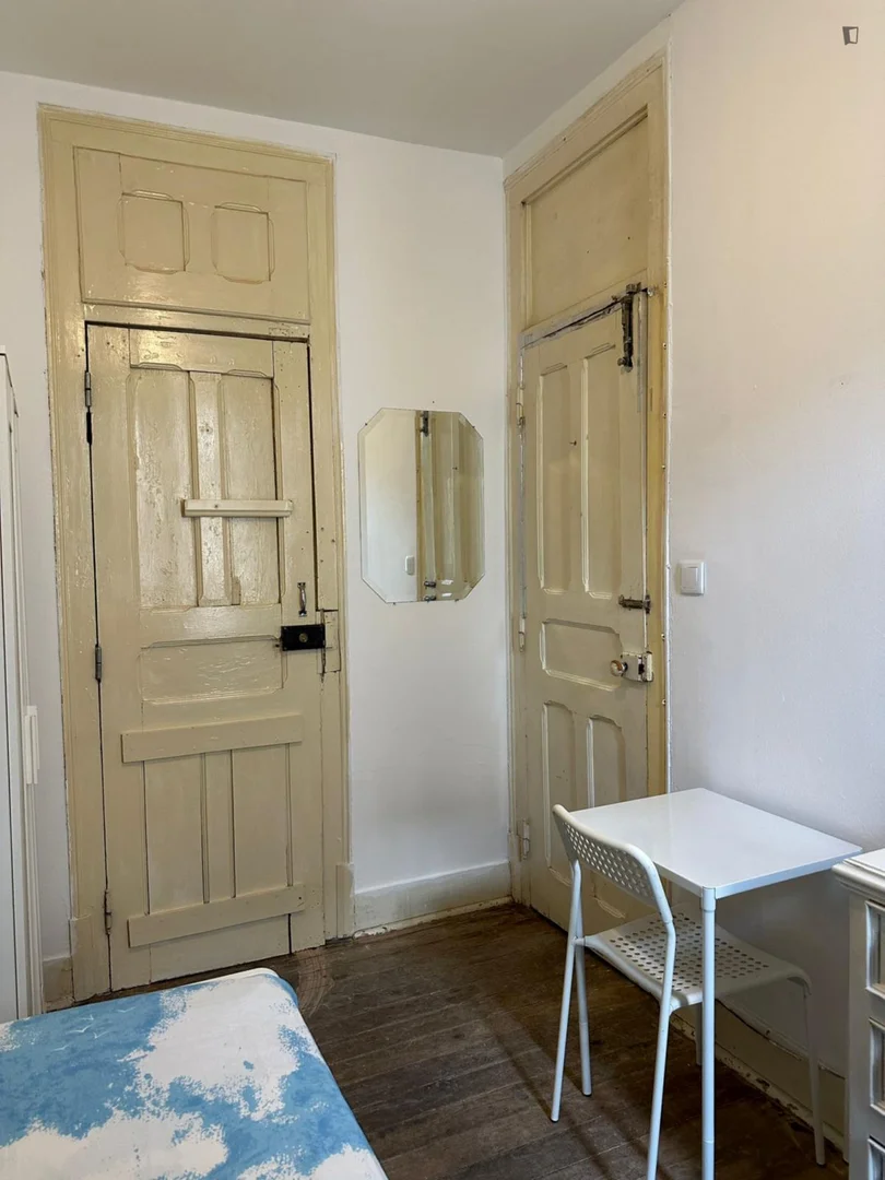 Chambre d'étudiant confortable et spacieuse dans 
