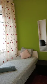 Chambre privée à Rua Angela Pinto, image 1 de 10