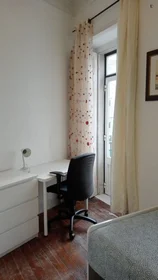 Chambre privée à Rua Angela Pinto, image 6 de 16