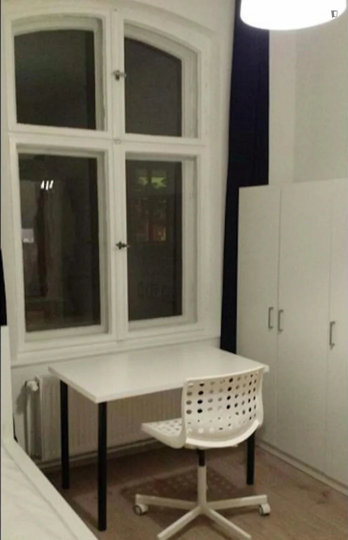 Comfortable and spacious student room in 