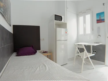Stanza privata in Calle de Almendrales, immagine 3 di 16