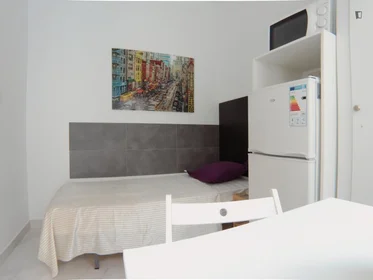 Stanza privata in Calle de Almendrales, immagine 4 di 16