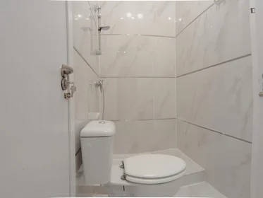 Stanza privata in Calle de Almendrales, immagine 8 di 16