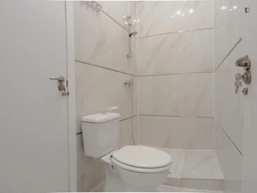 Stanza privata in Calle de Almendrales, immagine 9 di 16
