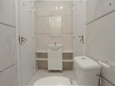 Stanza privata in Calle de Almendrales, immagine 10 di 16