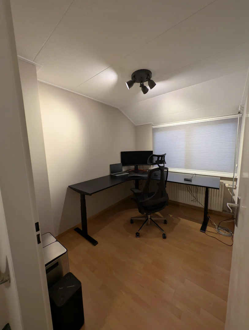 'de öğrenci dairesinde, tamamen mobilyalı kiralık oda