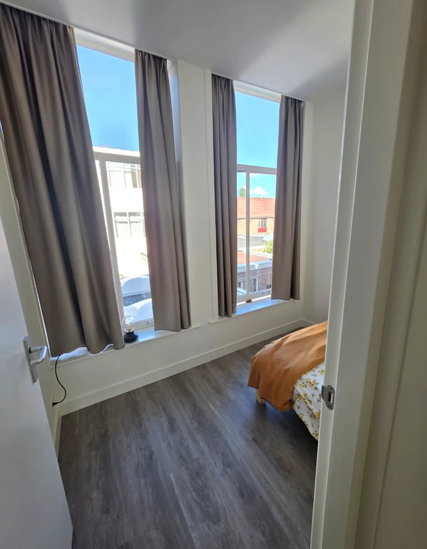 Economical student room with convenient location in 
