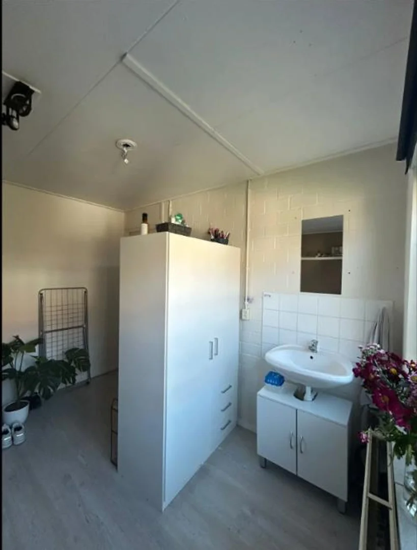 Habitación estudiantil amplia y cómoda en 