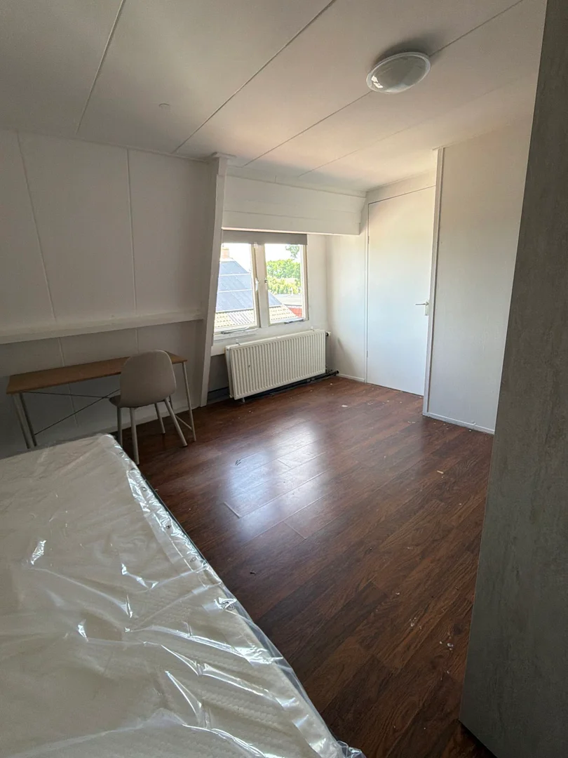 Quarto para alugar em apartamento de estudantes em , totalmente mobilado