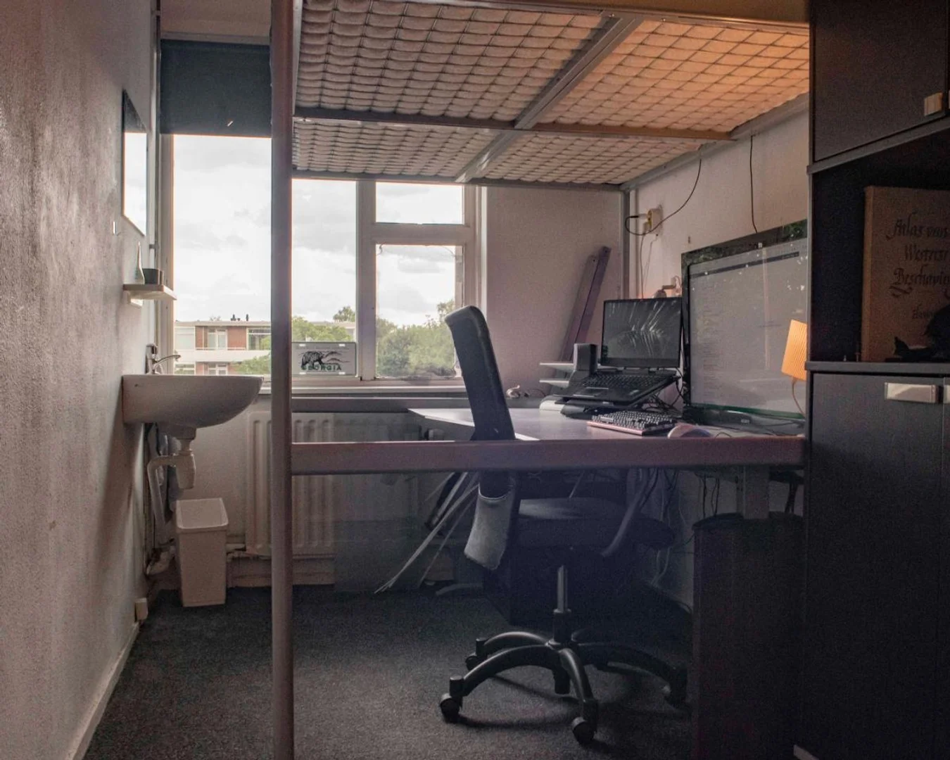 'de öğrenci dairesinde, tamamen mobilyalı kiralık oda