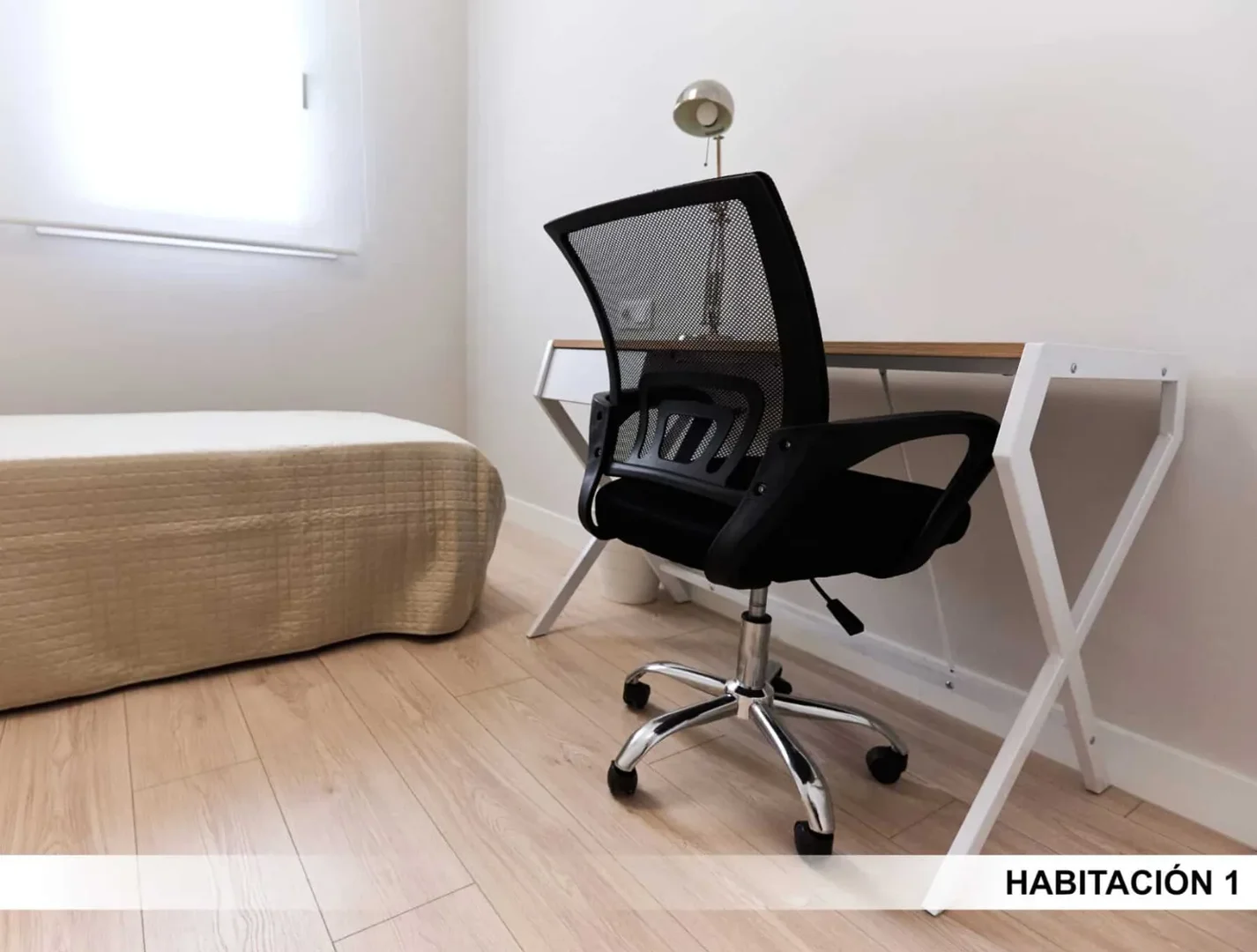 Habitación asequible para estudiantes con buena iluminación en 