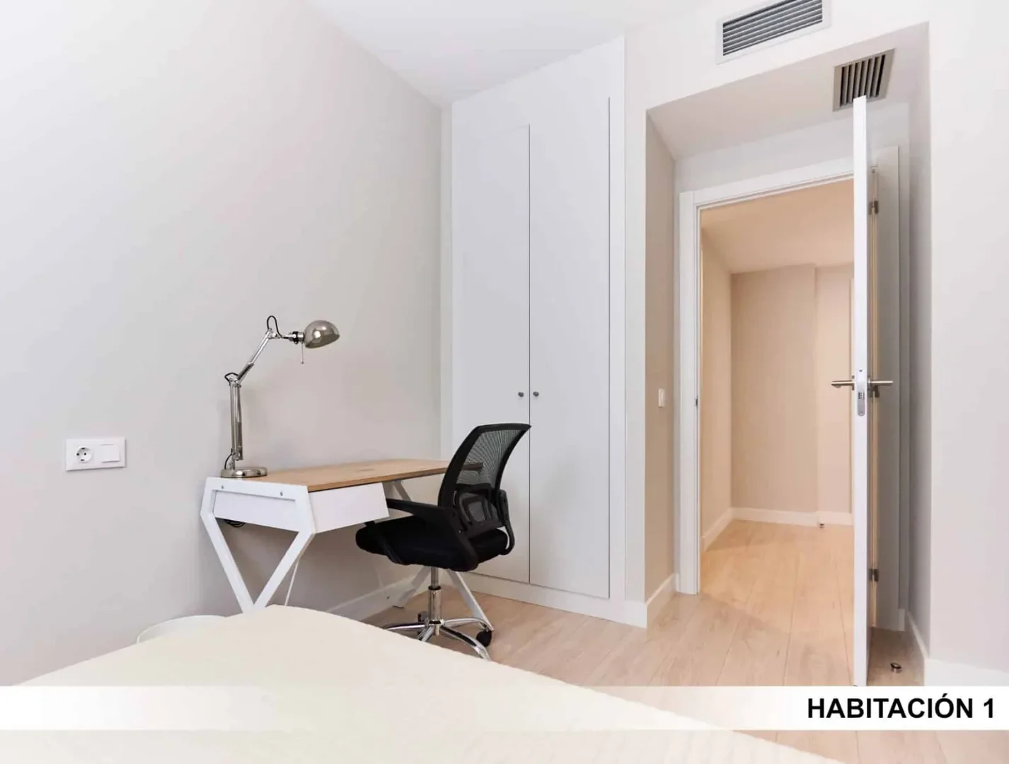 Habitación estudiantil económica cerca del campus en 