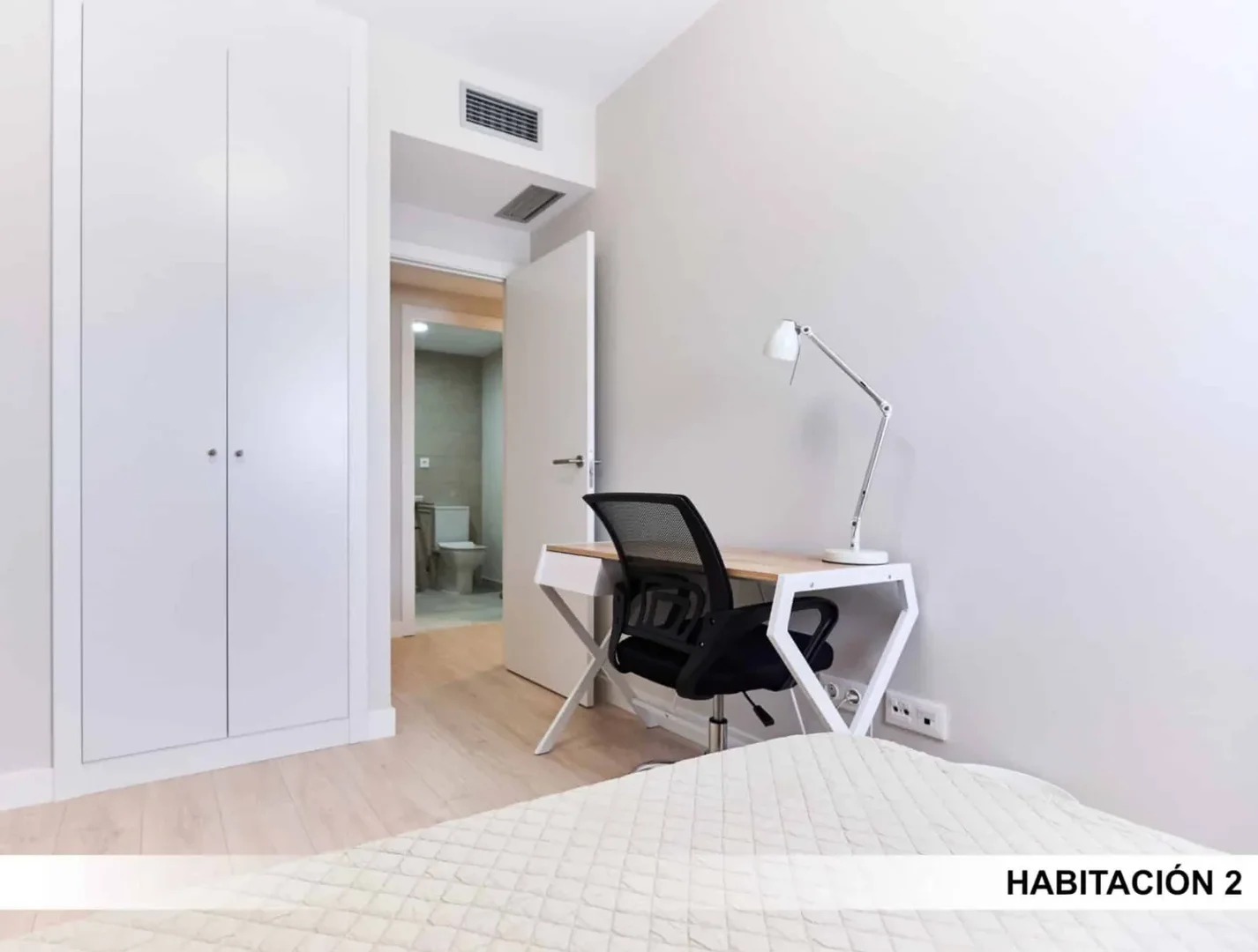 Habitación estudiantil económica cerca del campus en 