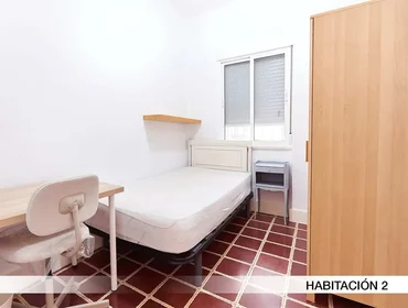Habitación privada en Reina Mercedes 57, imagen 1 de 10