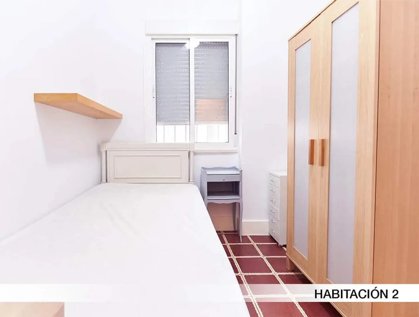 Habitación estudiantil económica cerca del campus en 