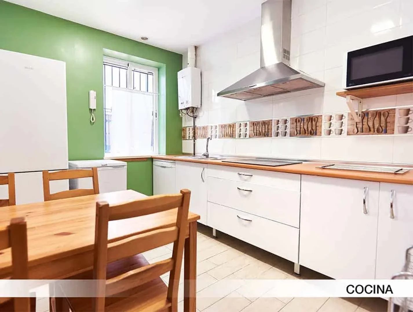 Habitación en apartamento estudiantil en alquiler en , completamente amueblado