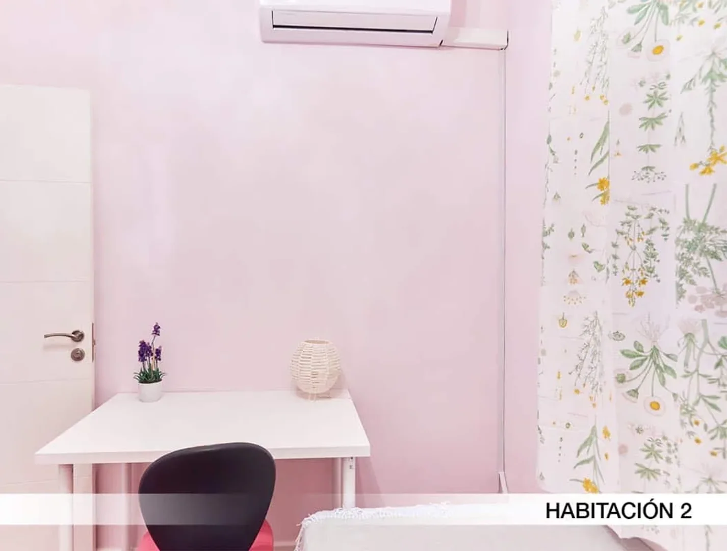 Quarto para alugar em apartamento de estudantes em , totalmente mobilado