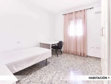 Habitación privada en Plaza Aljarafe 8, imagen 1 de 10
