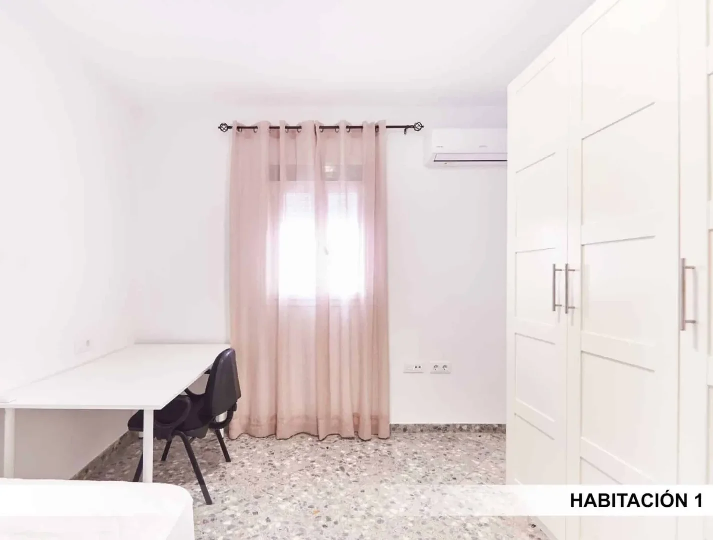 Habitación para estudiantes en  con modernas comodidades