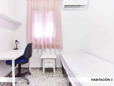 Private room at Plaza Aljarafe 8, image 4 of 25