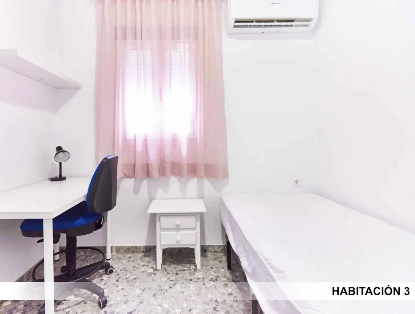 Habitación para estudiantes en  con modernas comodidades