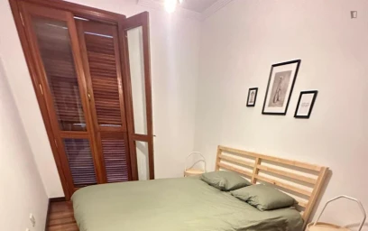 Private room at Calle García Tello, image 1 of 7