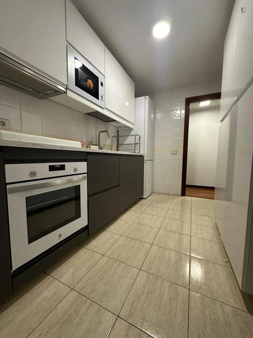Comfortable and spacious student room in 