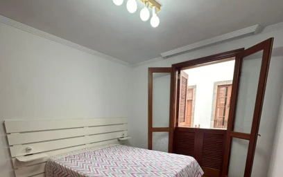 Private room at Calle García Tello, image 1 of 10