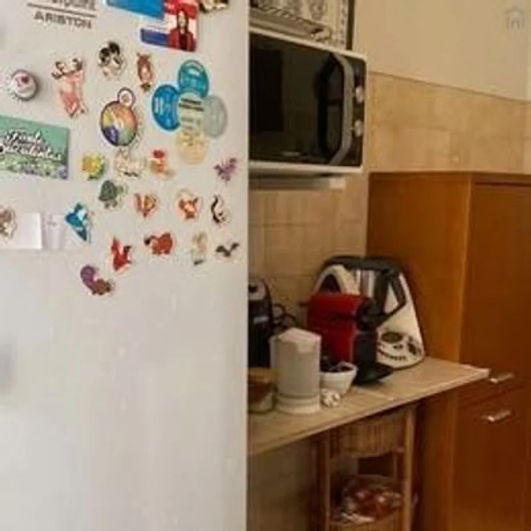 'da çalışma alanı ve ortak tesisler bulunan öğrenci odası