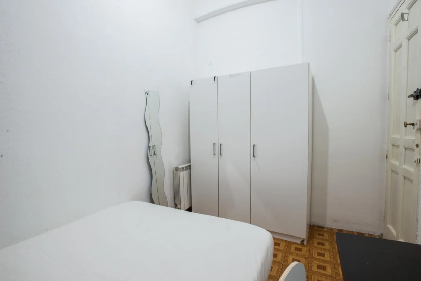 Chambre d'étudiant fonctionnelle parfaite pour étudier dans 