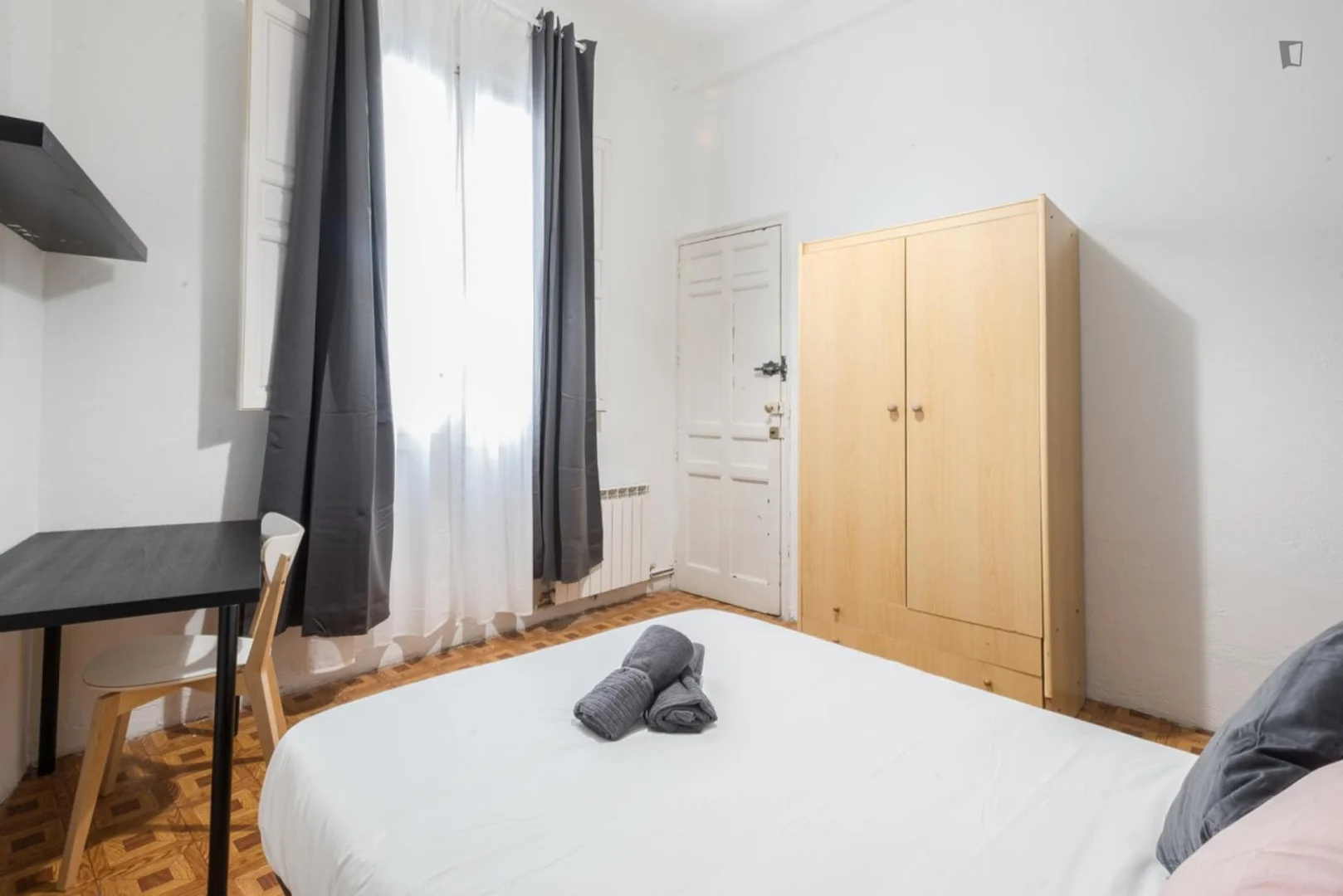 Chambre d'étudiant fonctionnelle parfaite pour étudier dans 