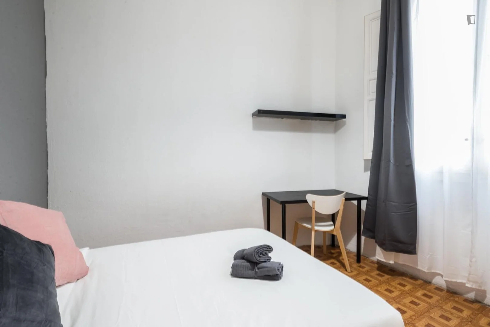 Chambre d'étudiant confortable et spacieuse dans 