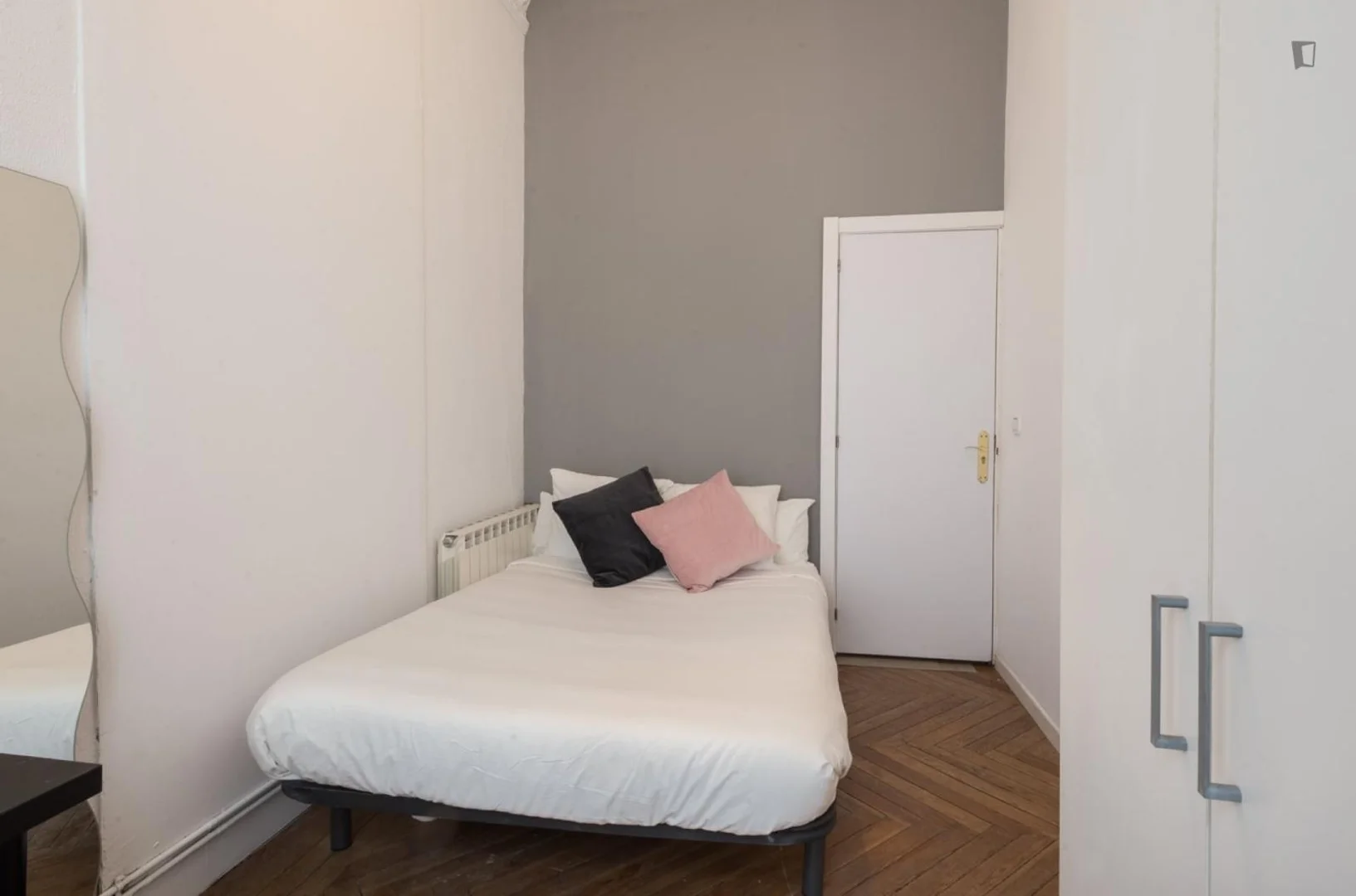 Chambre d'étudiant fonctionnelle parfaite pour étudier dans 