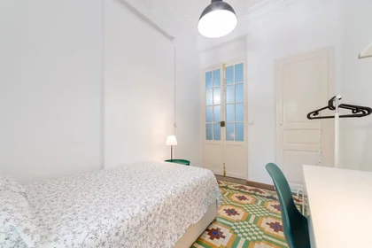 Private room at Calle de Guillem de Castro, El Botánico, image 3 of 10