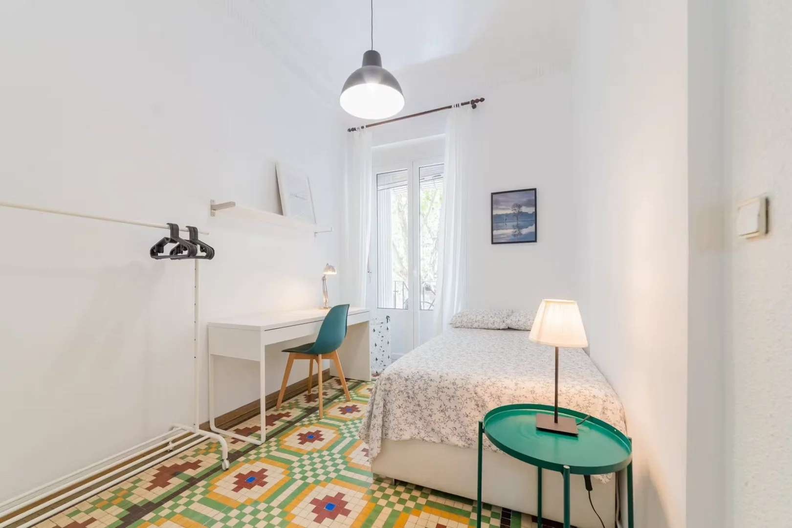 Economical student room with convenient location in